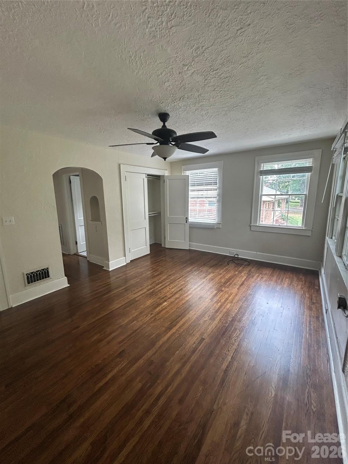 320 N 6th Street – photo 1