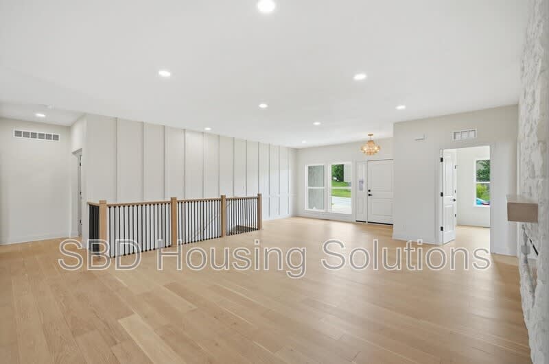 1416 NE Ernest Way – photo 2
