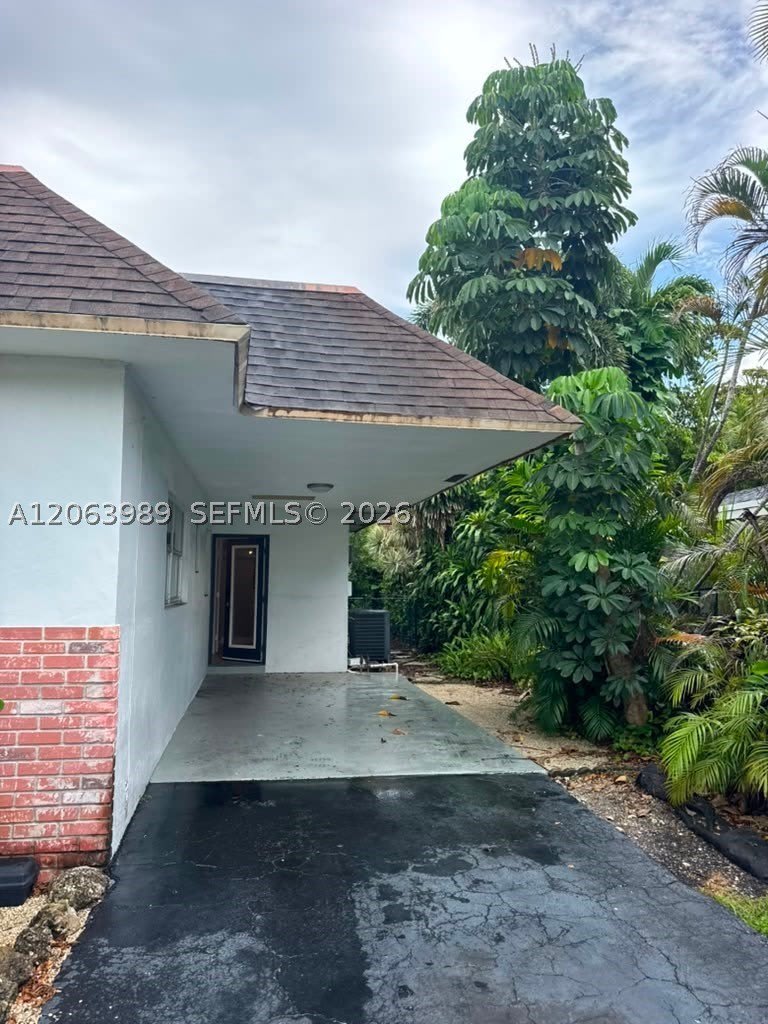2020 NE 33rd St – photo 4