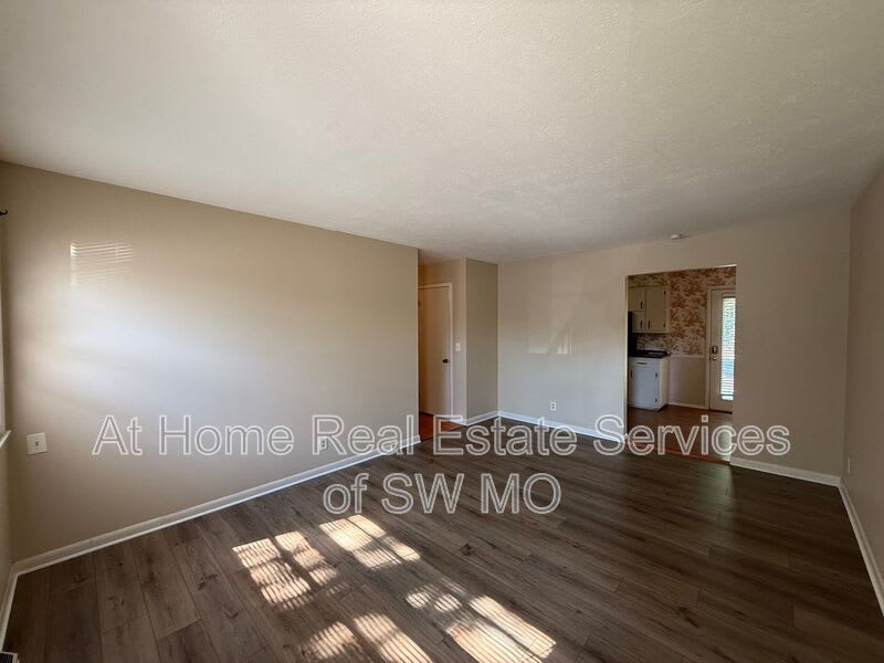 2027 S Kentwood – photo 3