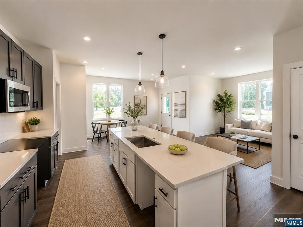 160 Paris Avenue – photo 2
