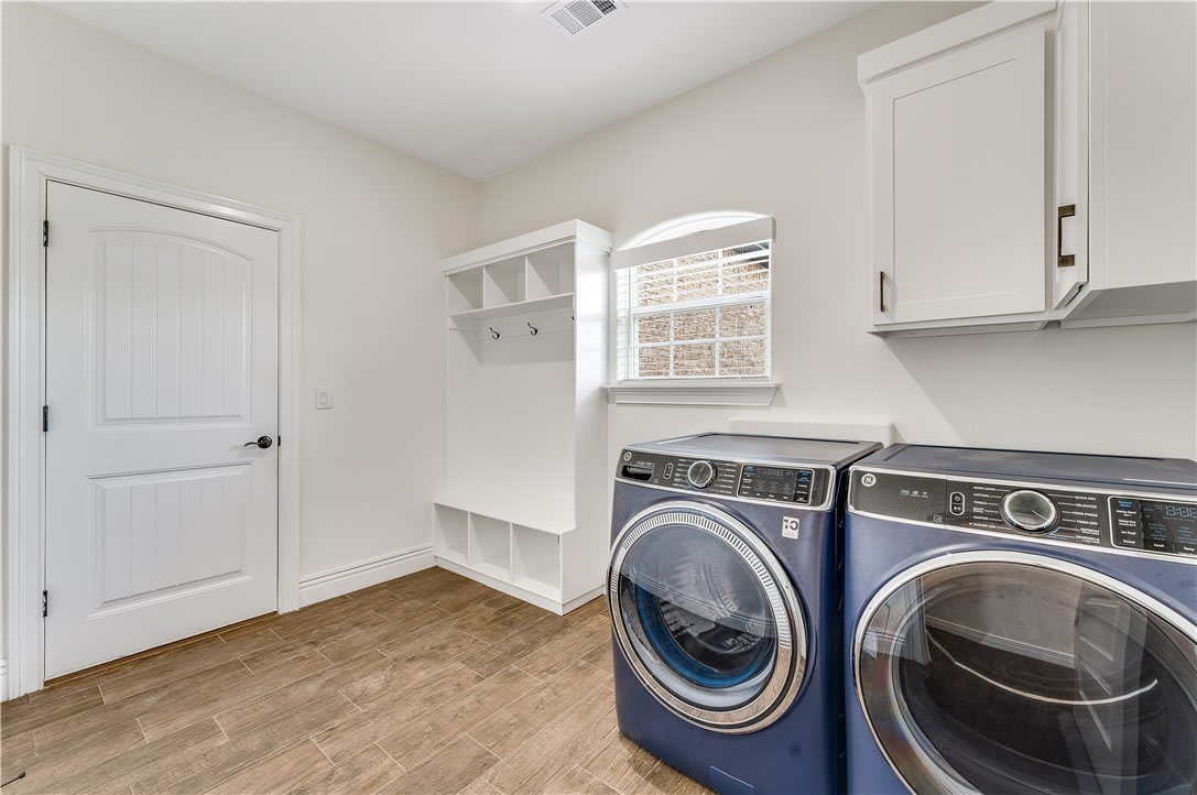 1100 Brandon Way – photo 3