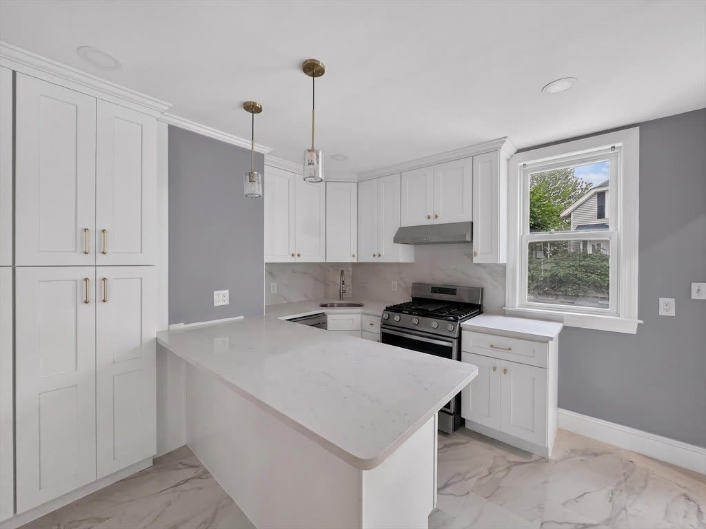 70 Holbrook Ave – photo 2