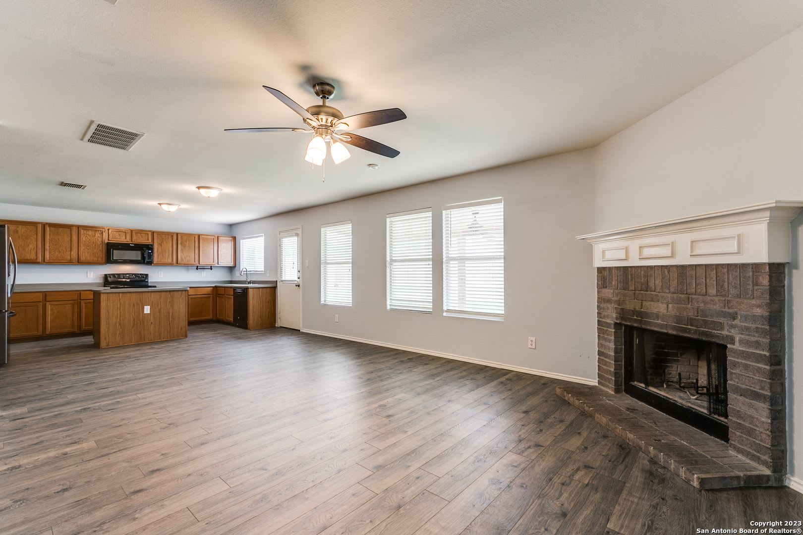 3 BEDROOM 2.5 BATH House for Lease – photo 3