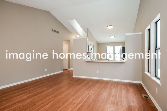 210 Maplelawn Drive – photo 4