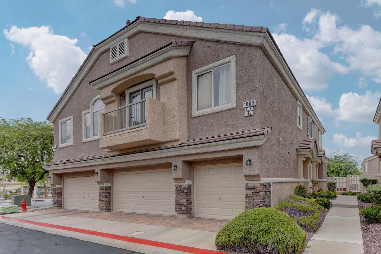 Adorable Townhome located in the Paradise Court Community in Black Mountain. – photo 2