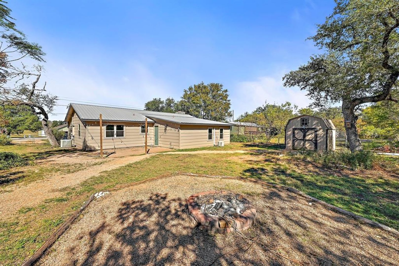 Fantastic 3-Bedroom Home in Bertram – photo 3