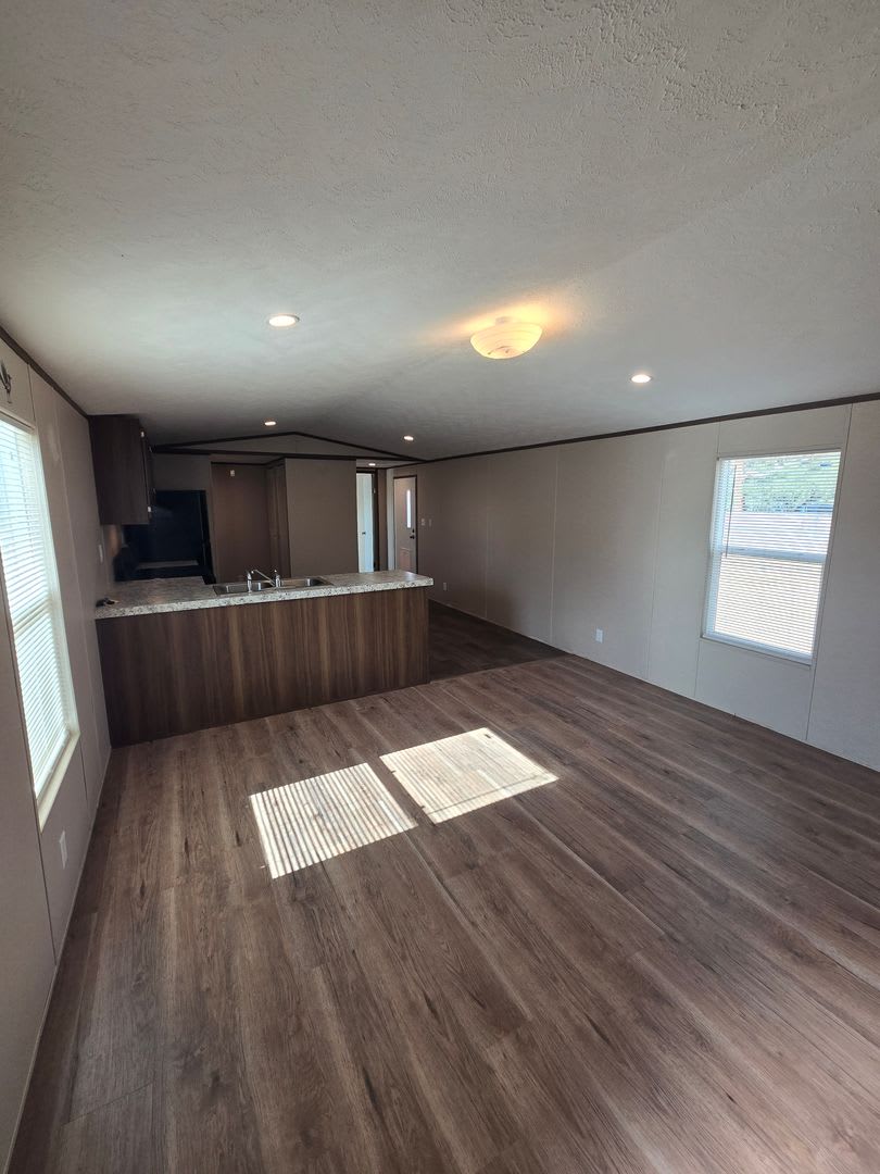 3 bed / 2 bath Home with Large 1/3 Acre Yard – photo 3