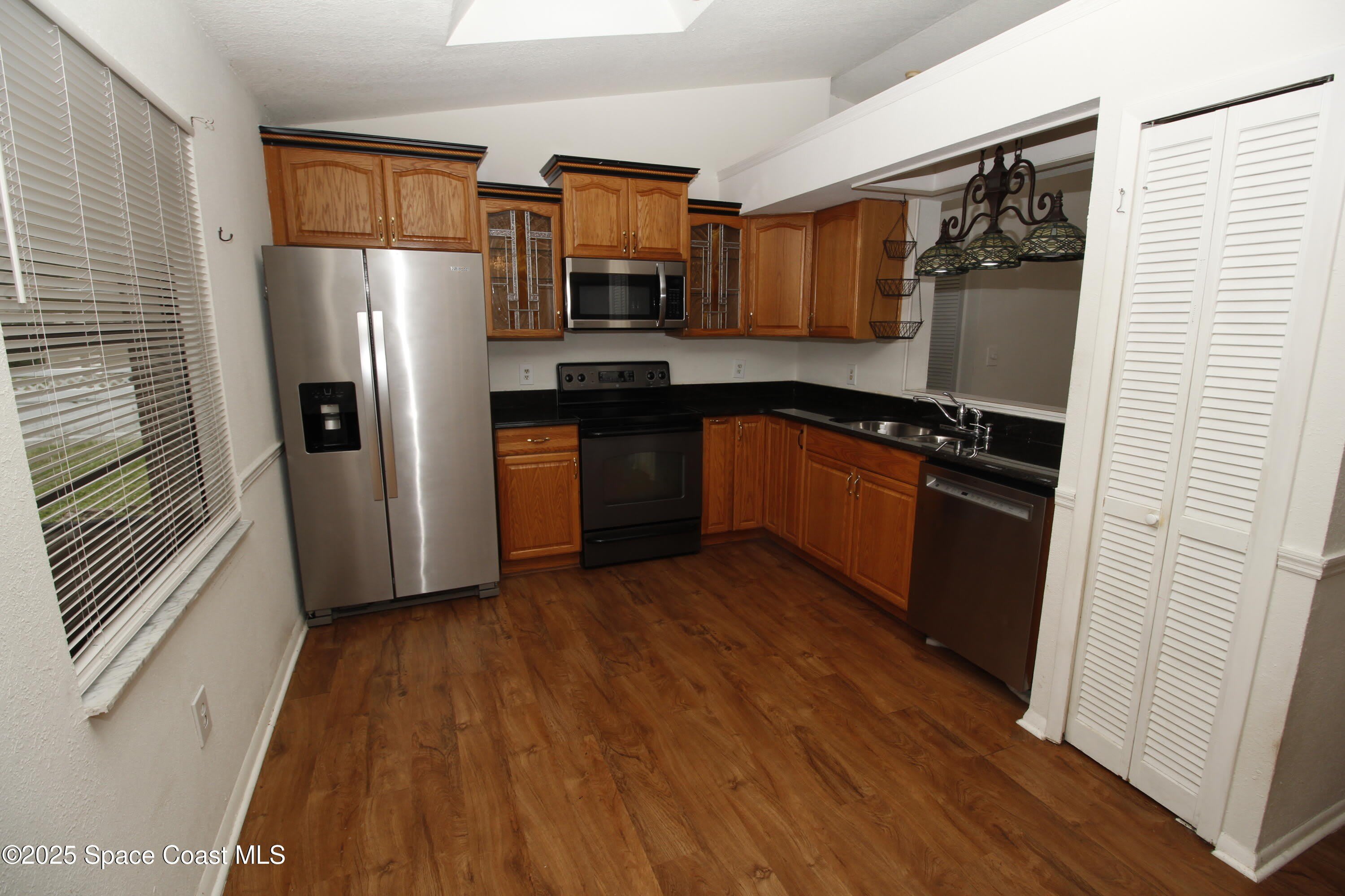 1735 Hazelton Street NW – photo 4