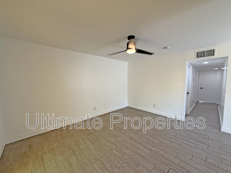 1021 West Mission Lane – photo 4