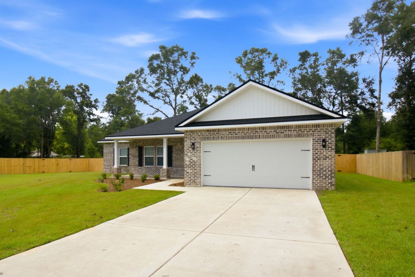 New 4 Bedroom in CRESTVIEW!! – photo 2