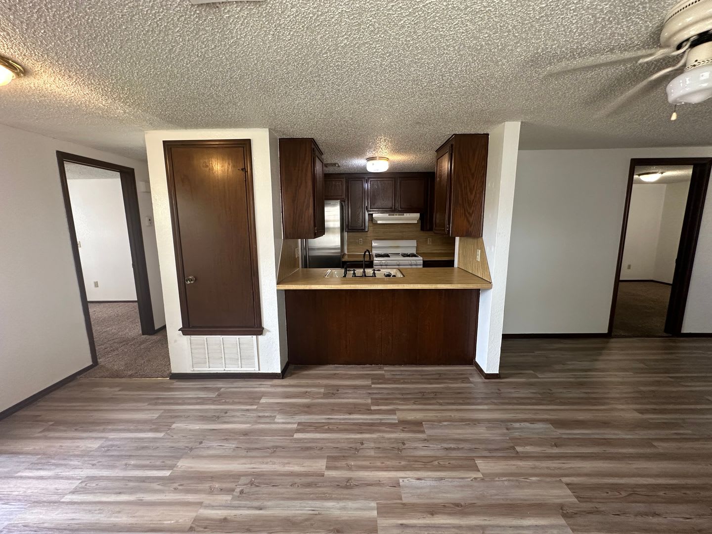 2 bed, 2 bath, Duplex with 1 car garage – photo 5