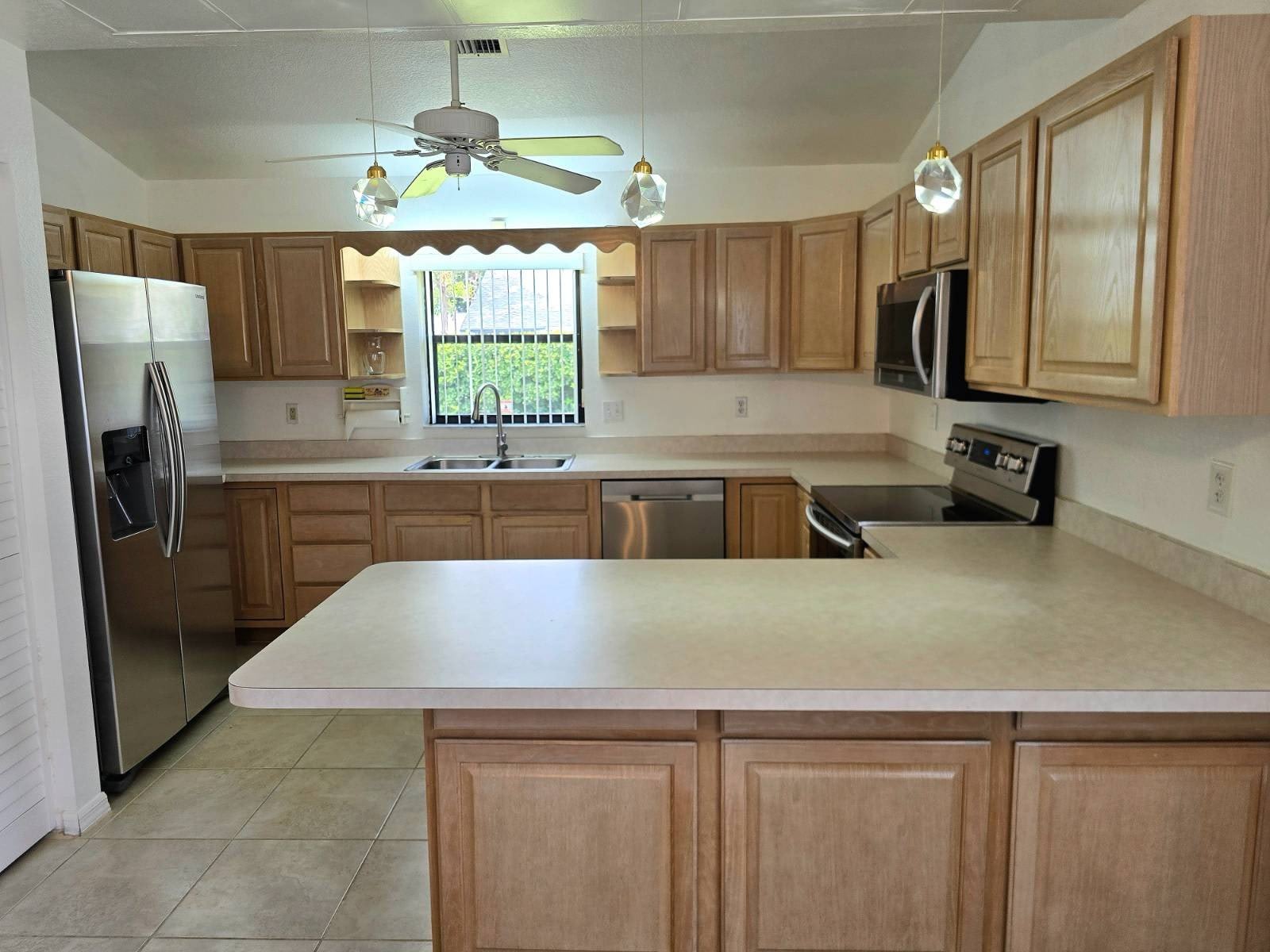 2511 N Orangewood St – photo 3
