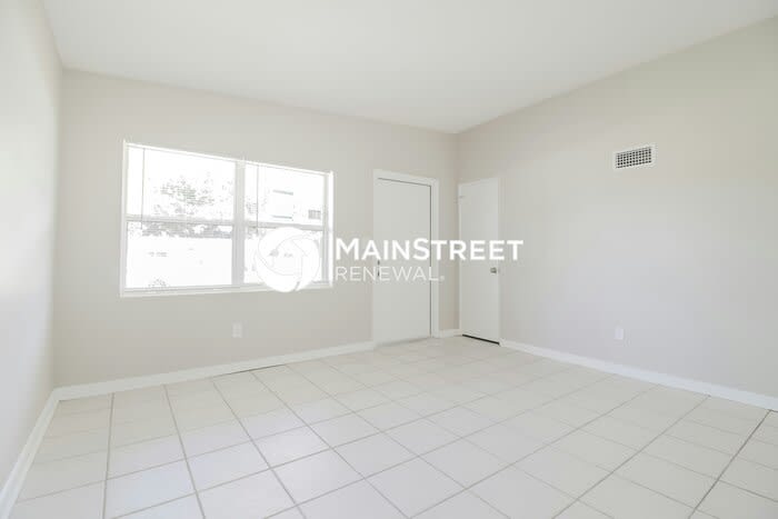 320 North Hilltop Drive – photo 2