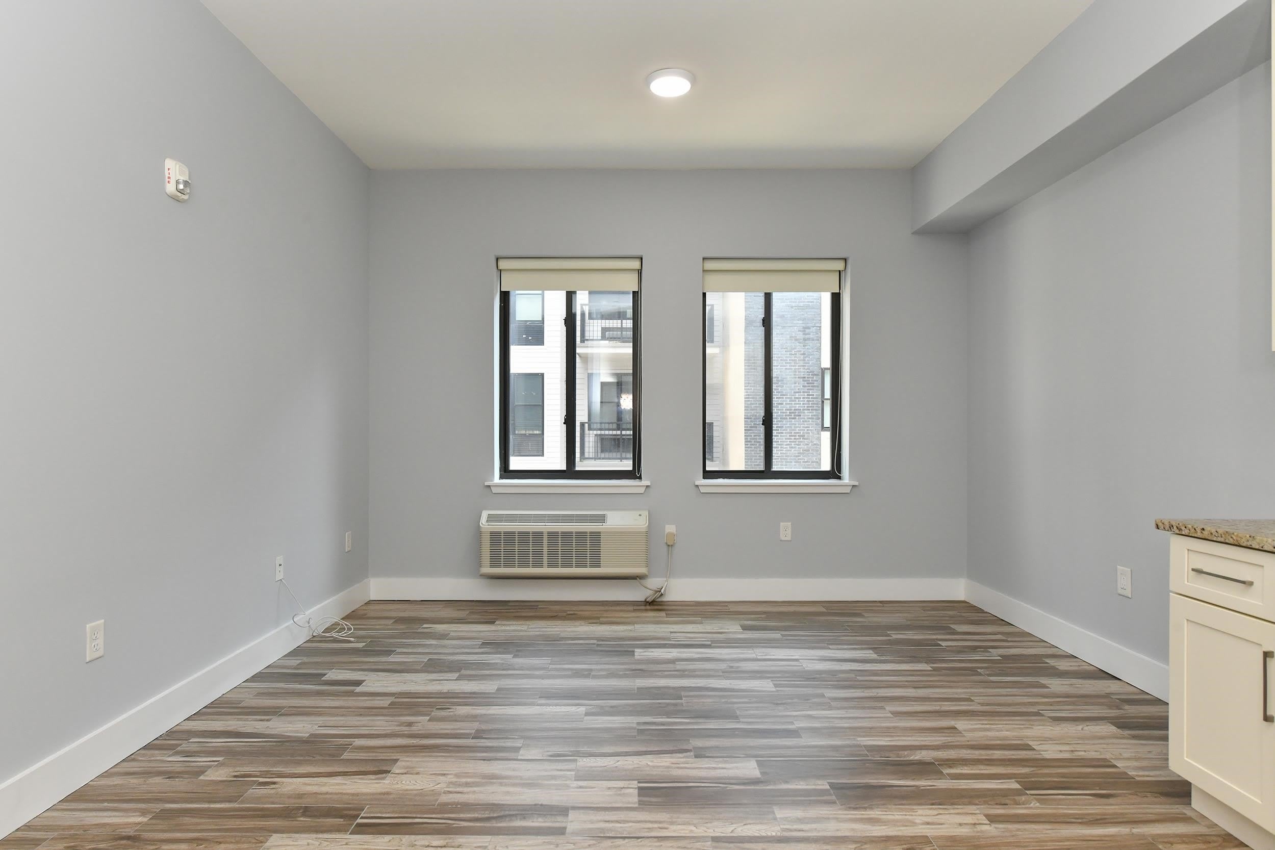 424 WHITON ST – photo 4