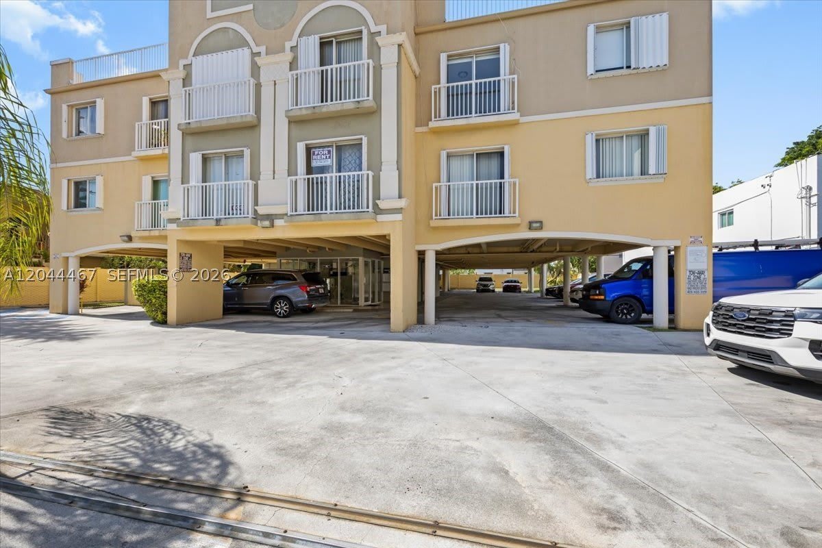 437 SW 7th St – photo 4