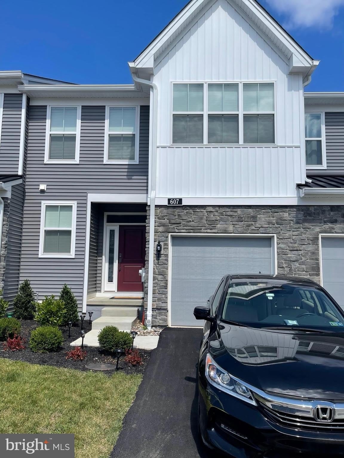 607 MOCKERNUT Court – photo 1