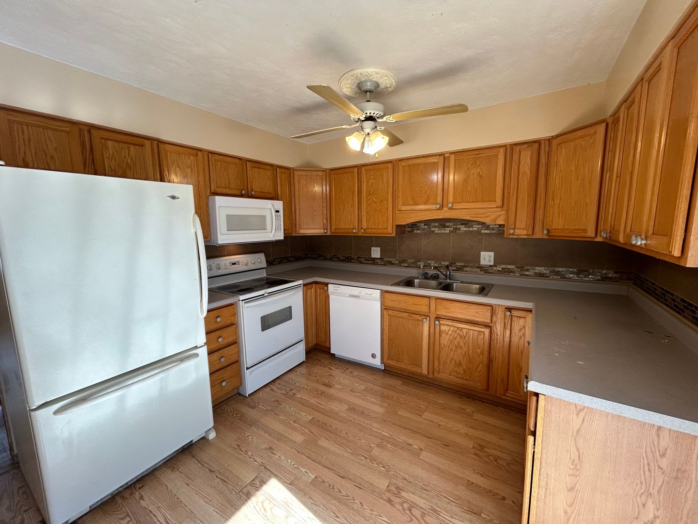 Spacious Bi-Level Home with Finished Basement & Huge Backyard! – photo 3