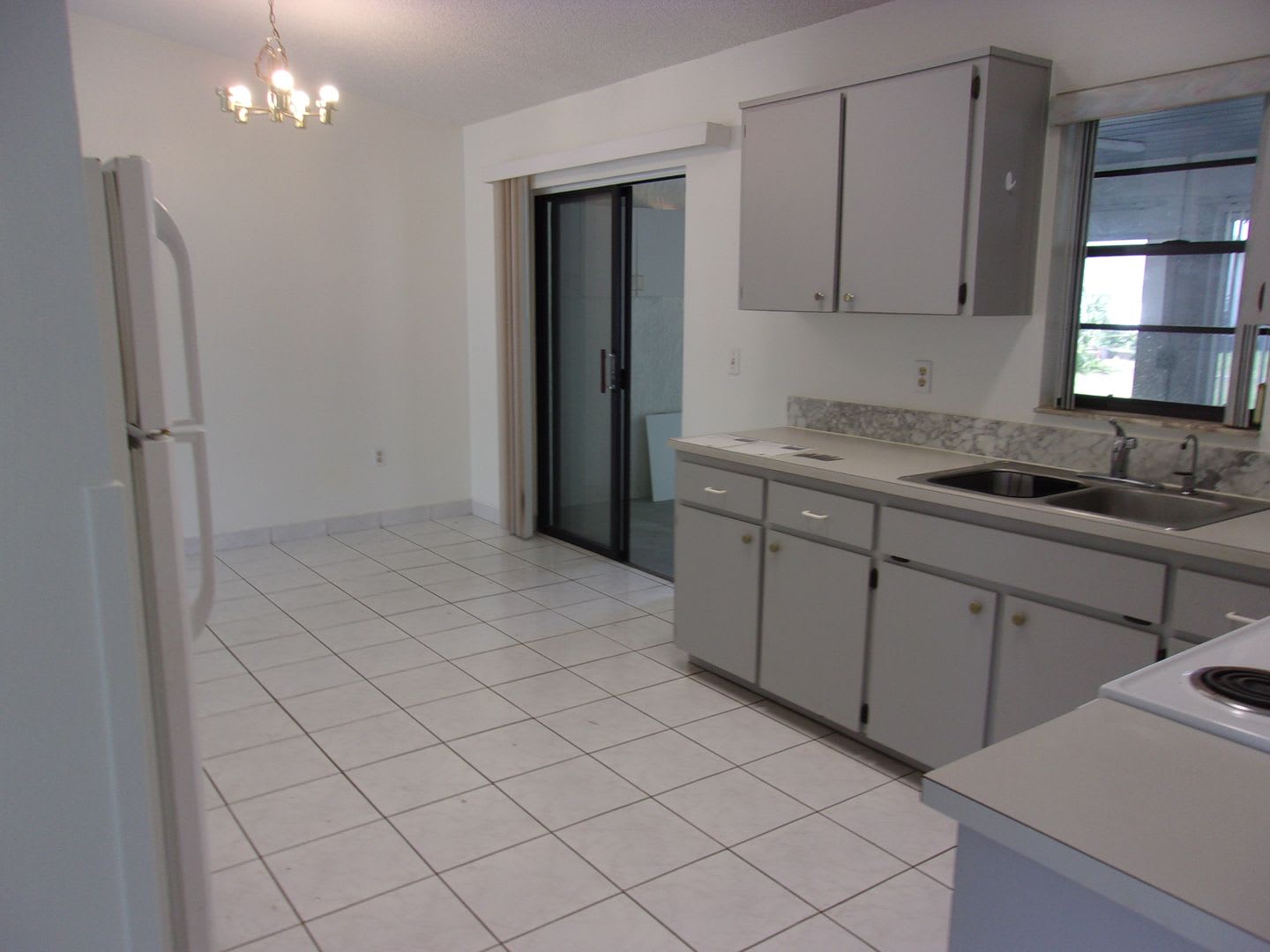 Adorable 3 Bedroom Home with Large Lanai – photo 3