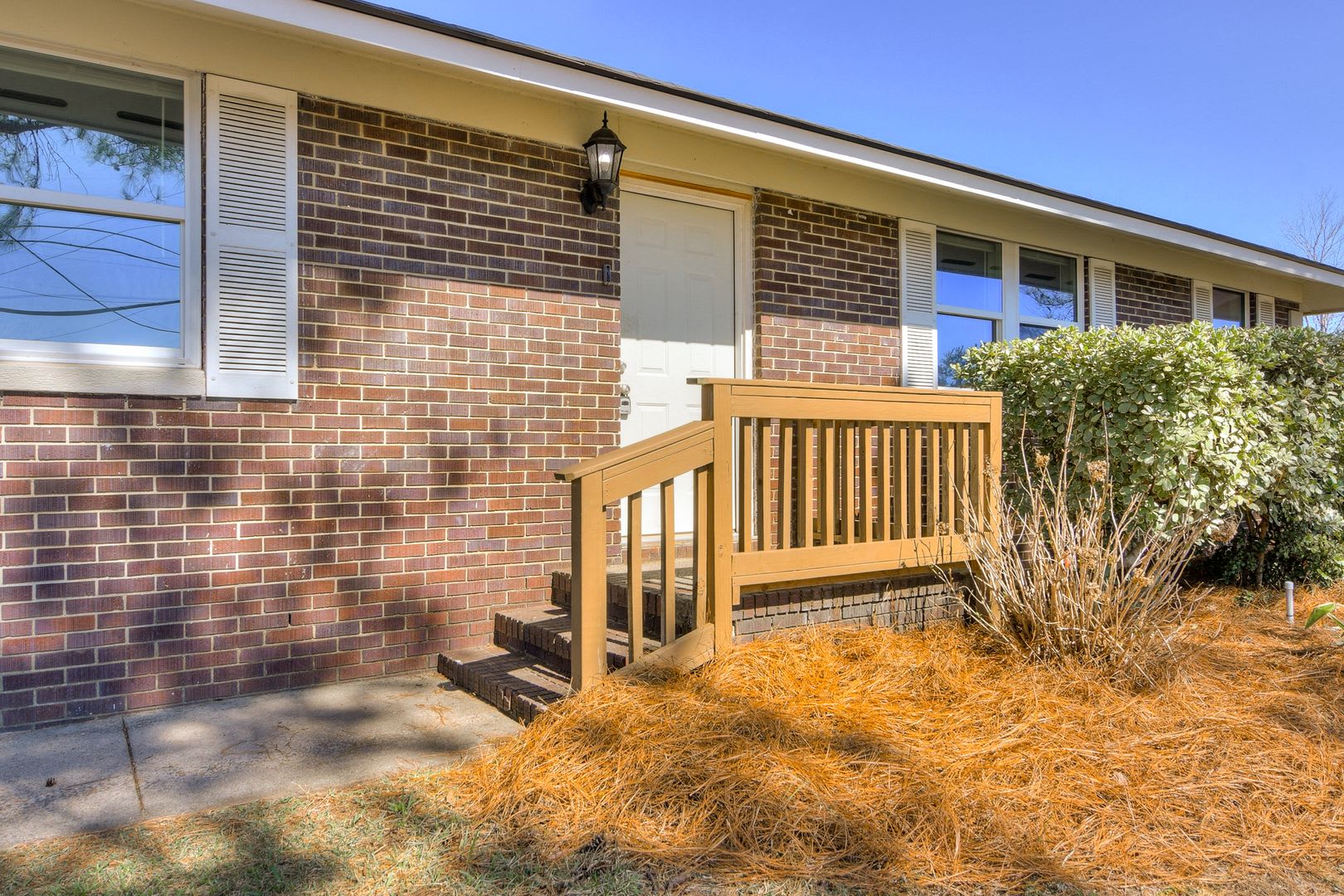 Charming 3-Bedroom, 2-Bath Home on a Corner Lot with Spacious Backyard – photo 4