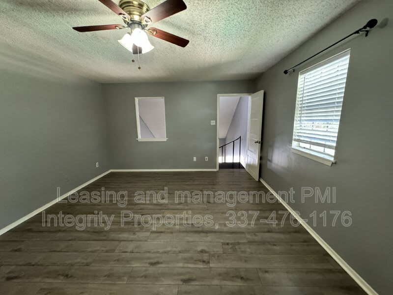 300 Lozes Avenue – photo 5