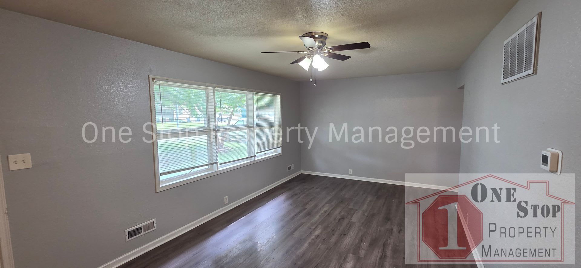 Freshly Updated 3 Bedroom / 1 Bathroom in Kansas City!! – photo 4