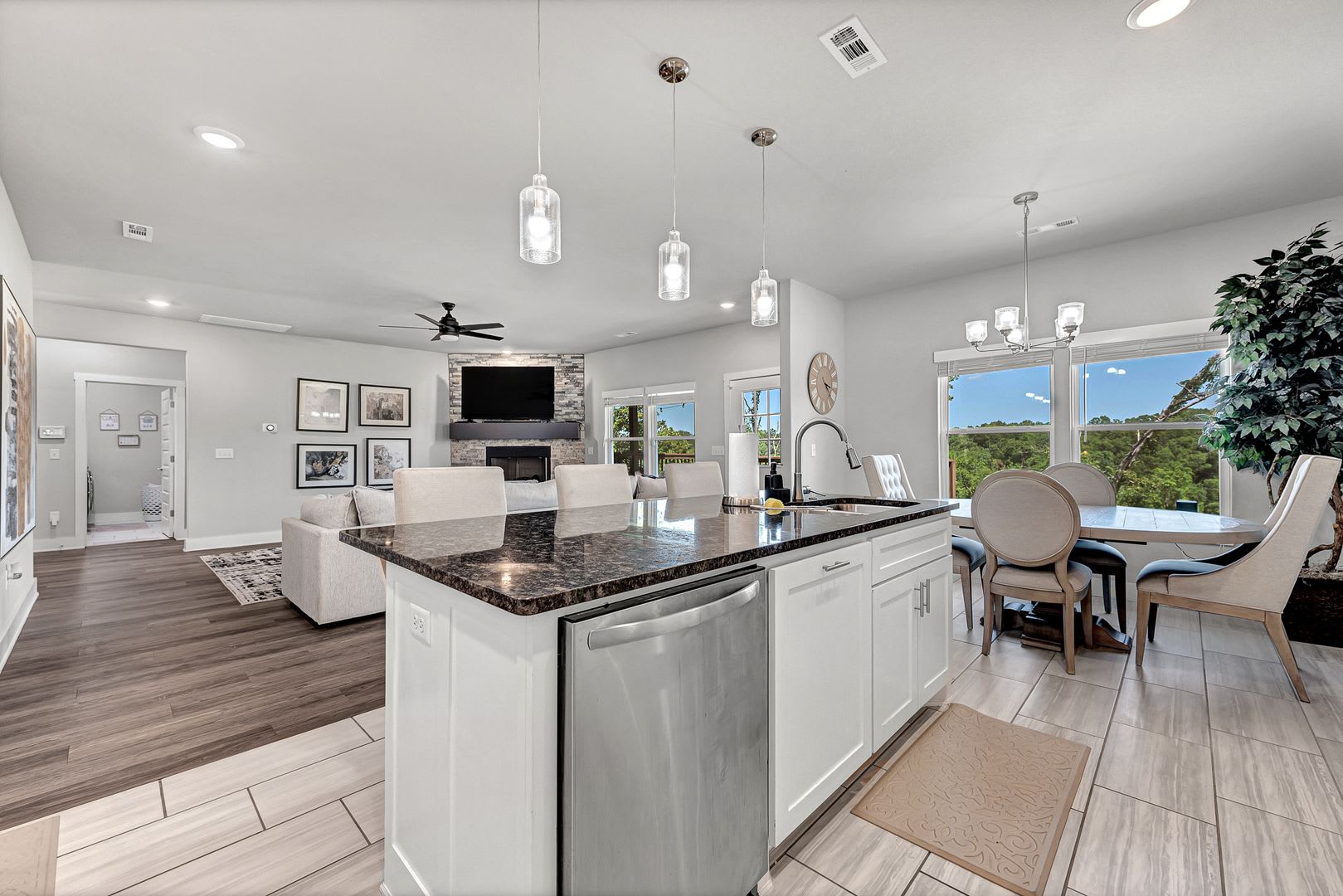 Modern 3-Bedroom Bella Vista Home with Bonus Room and Tiered Deck – photo 4