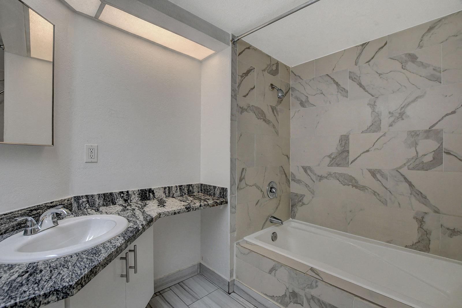Saxon Apartments – photo 3