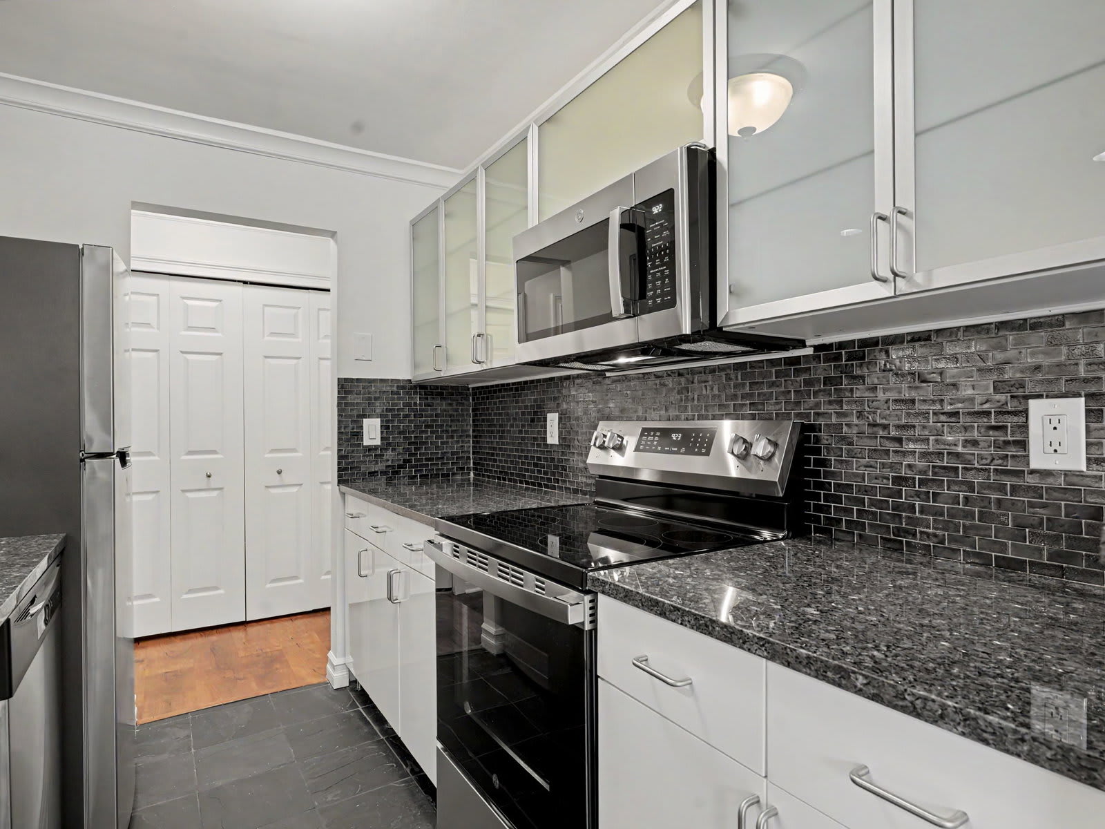 180 Glenbrook Road – photo 2