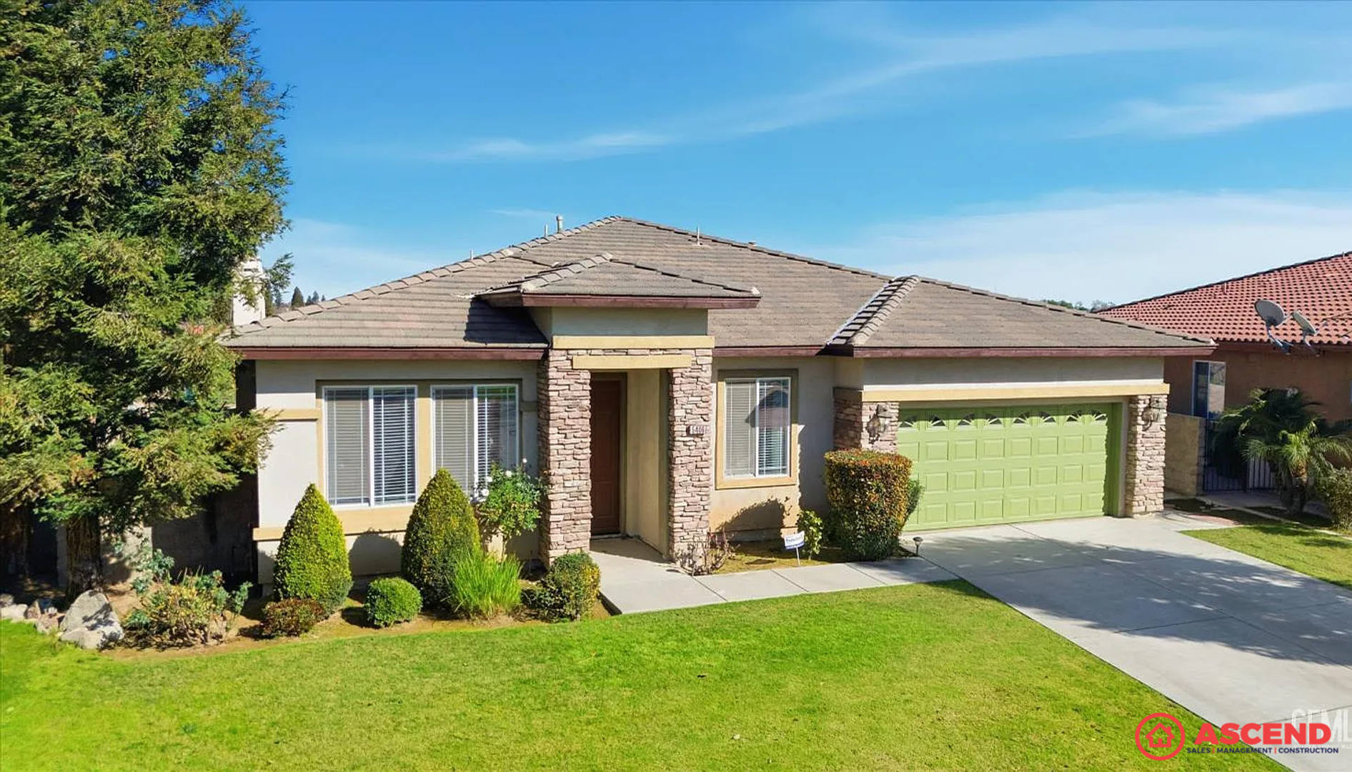 Spacious 4BD/2.5BA + Office Home in Bakersfield's 93312 – Garage & Full Kitchen Package! – photo 2