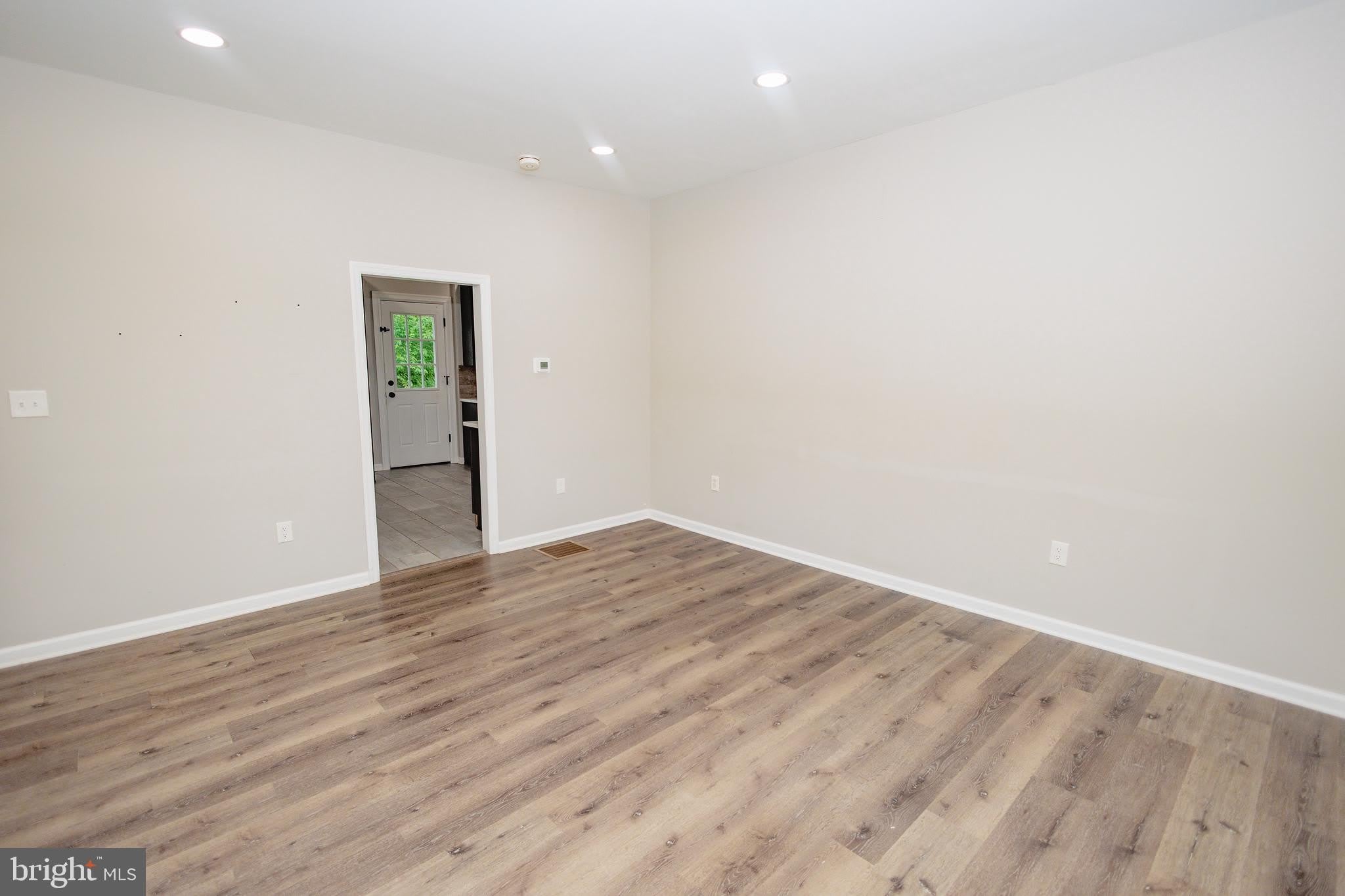 140 DELSEA DR S – photo 3