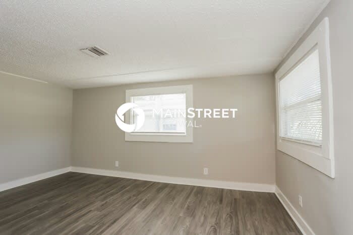 2539 Kingston Street South – photo 2