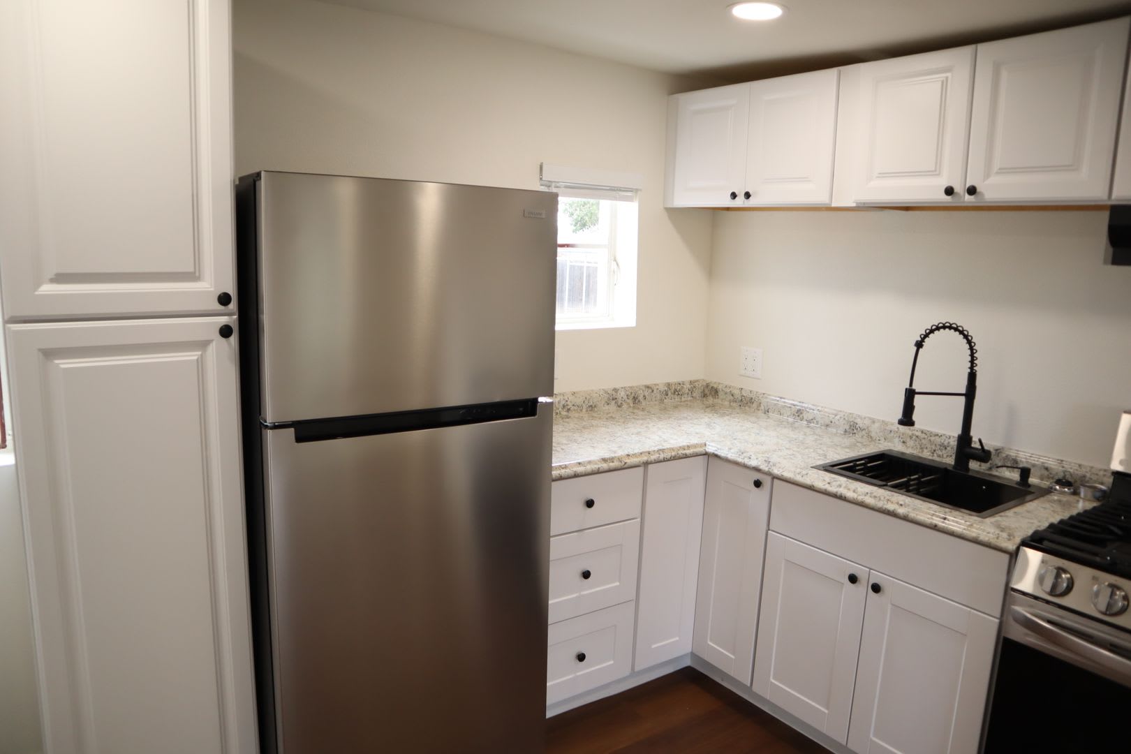 Fully Renovated, Cozy, and In Town!!! – photo 3