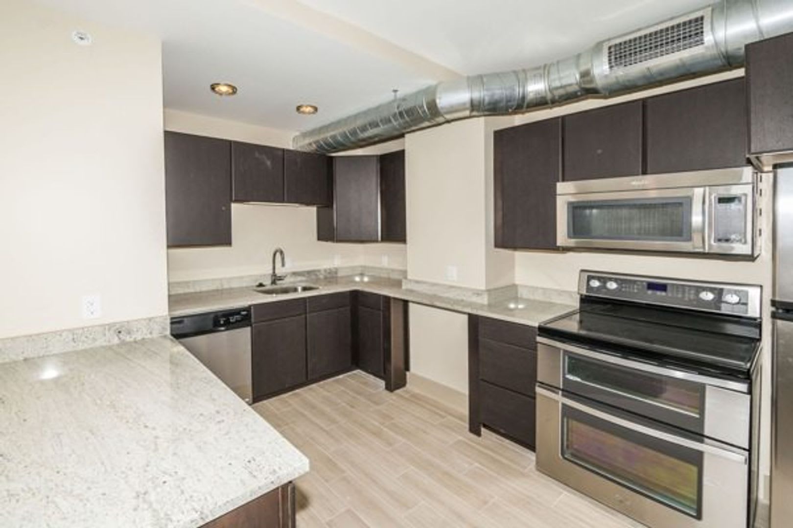 This Is A Must See Spacious 2Bd 2Ba With Exceptional Views Lease Includes A Designated Parking Space With Option To Add A 2Nd Space – photo 3
