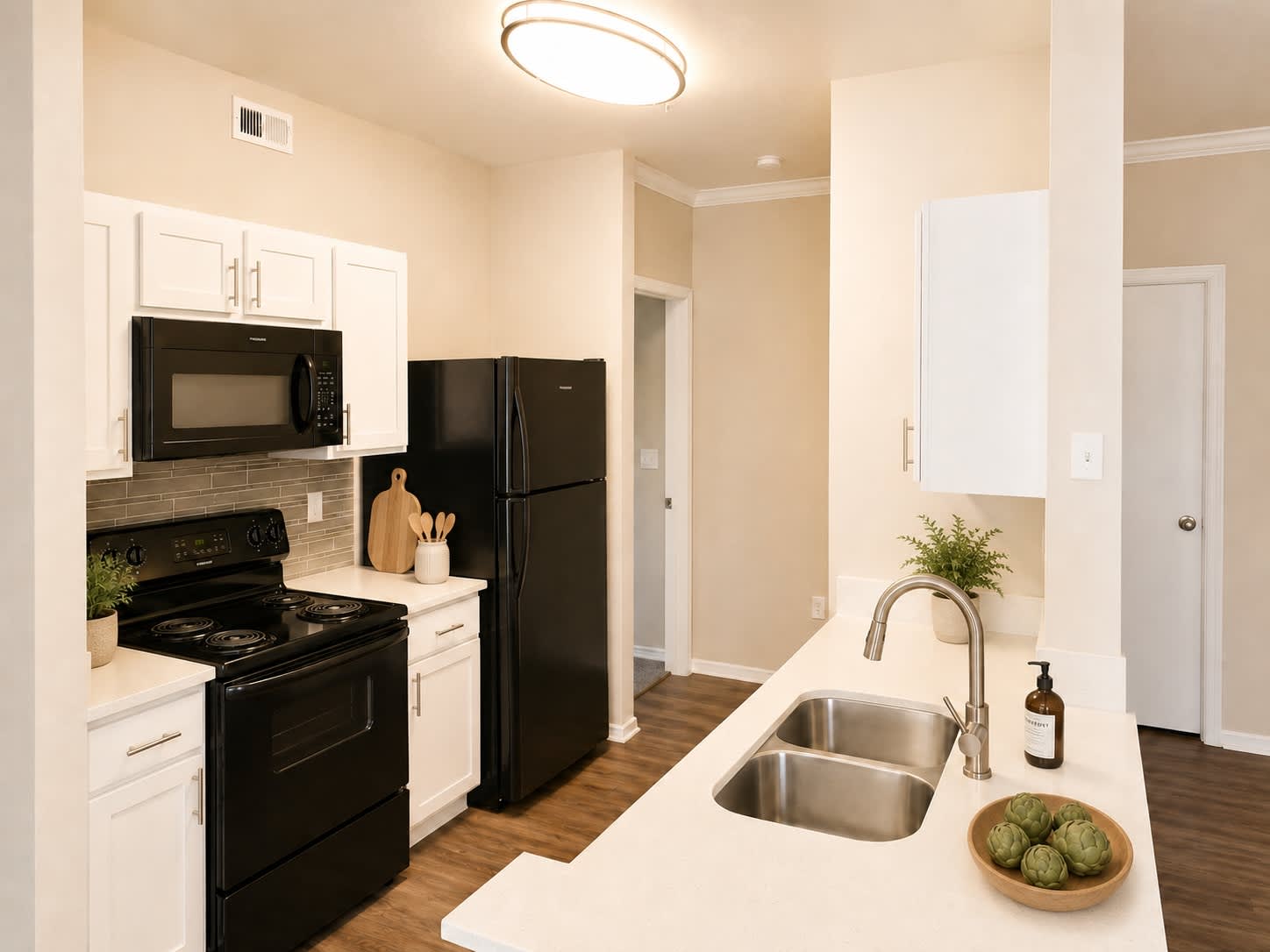Newport Apartments – photo 5