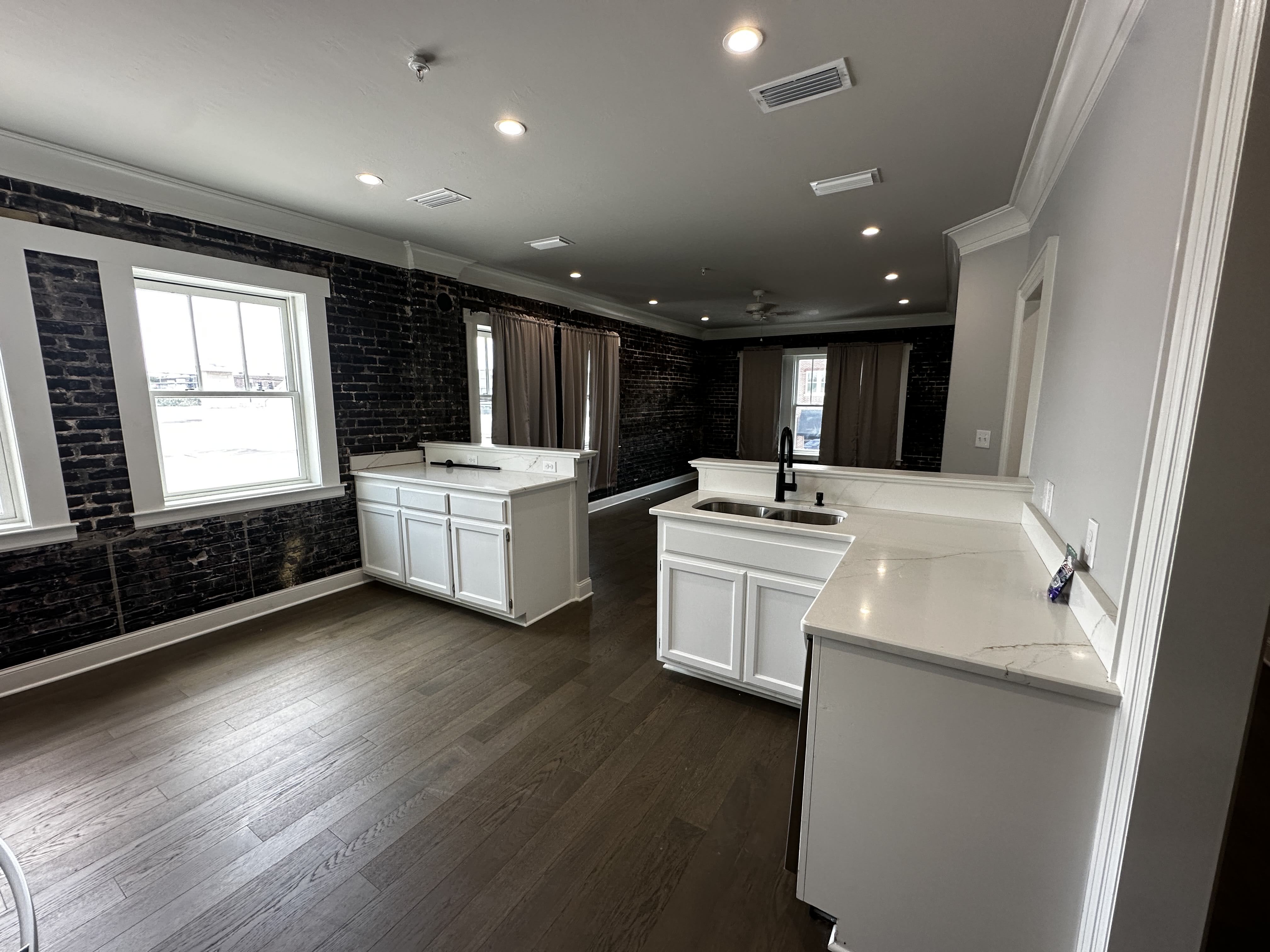 120 W Laurel Ave Unit 201 – photo 2