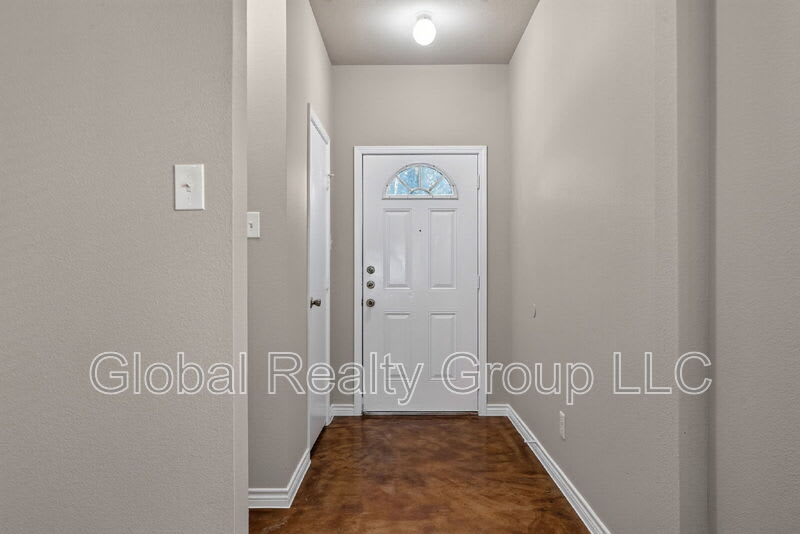 7802 Kingsbury Way – photo 4