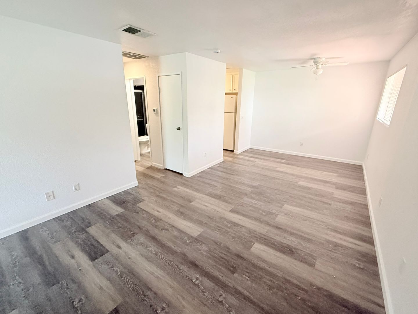 Beautifully Updated Corner Unit with Mountain Views in Palm Springs Villas I – photo 3