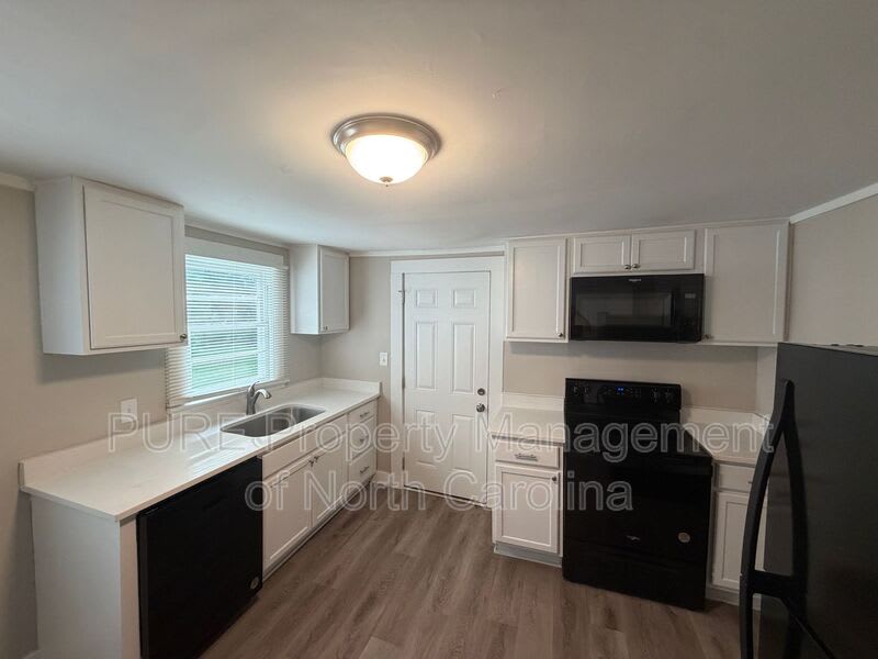 930 Dixie St – photo 3