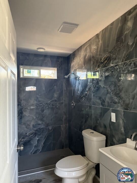 657 Vine St – photo 5