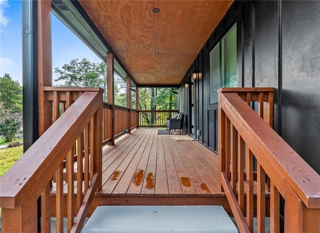 1111 Hillcrest Drive SE – photo 1