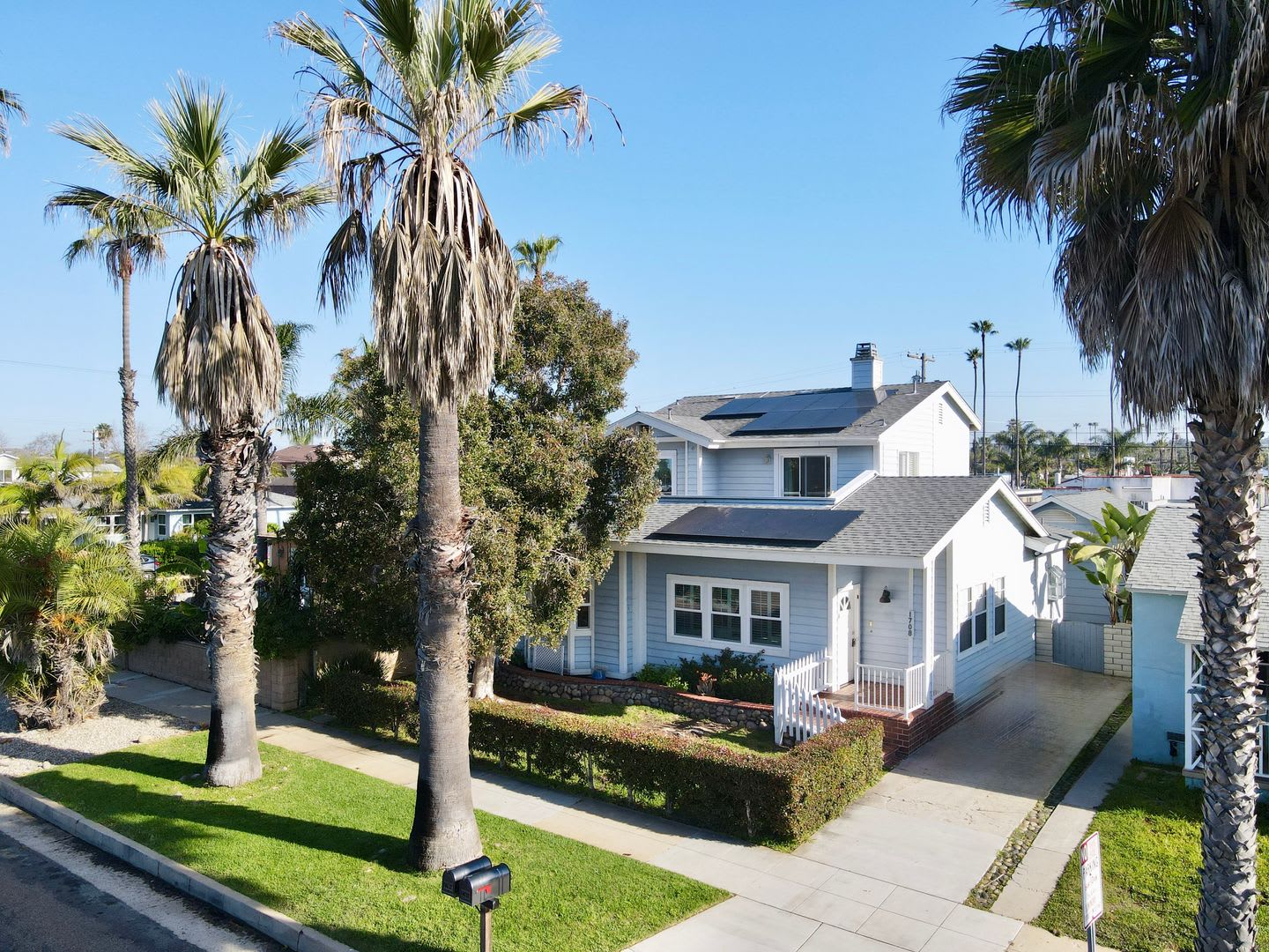 Spacious Beach House in South Oceanside – photo 1