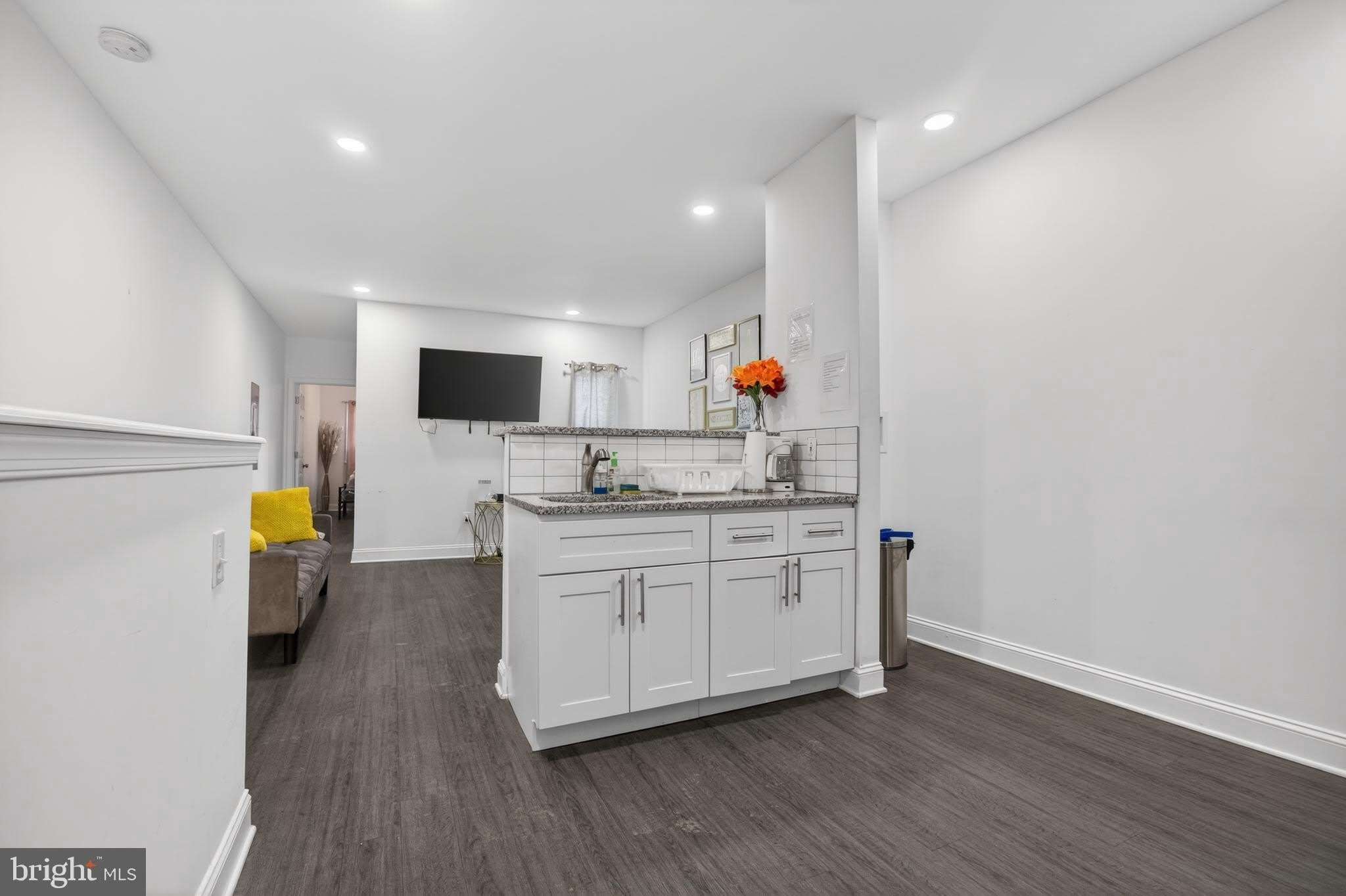 3138 W Allegheny Avenue – photo 2