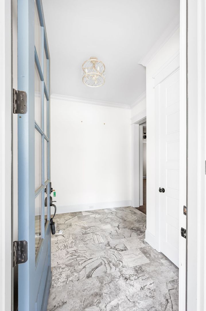 Stunning 5BE/4.5BA home nestled in the highly desired exclusive Hillmont Drive (private street)! – photo 5