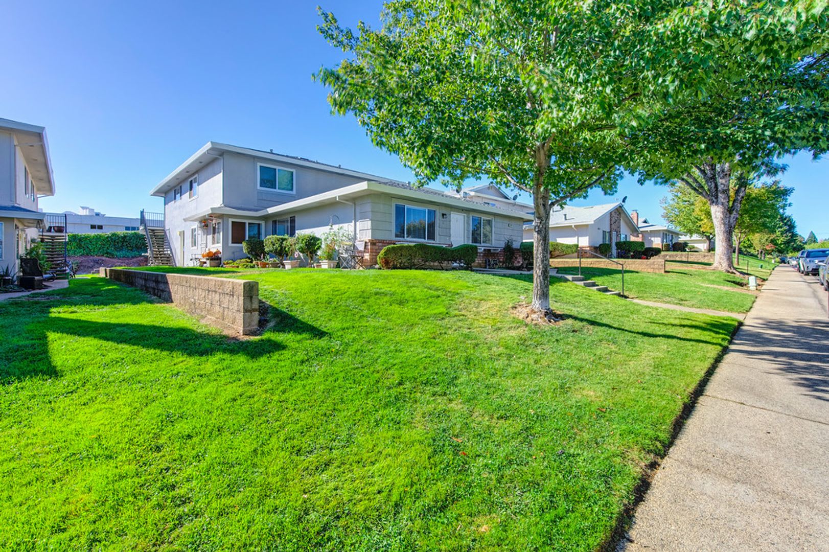 2 bedroom, 1 bath – photo 2