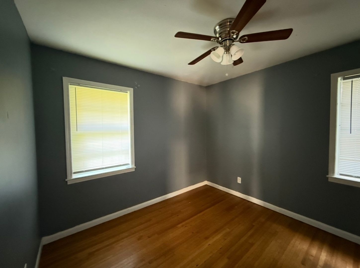 Beautiful 3 Bedroom Home Ready For Move In – photo 4