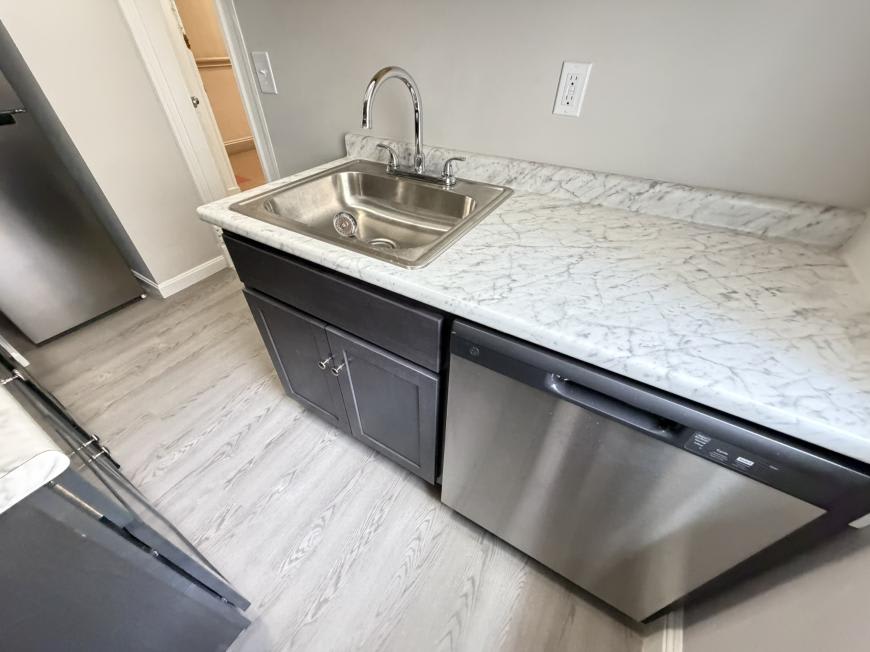 64 Woodstock Ave. – photo 5