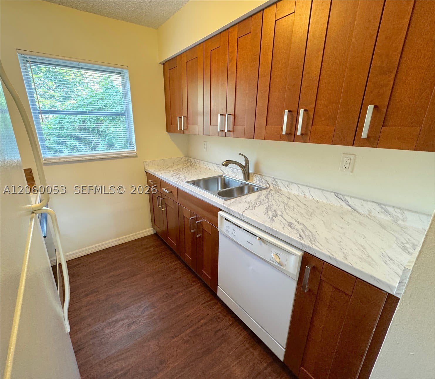215 NW 25th St – photo 3