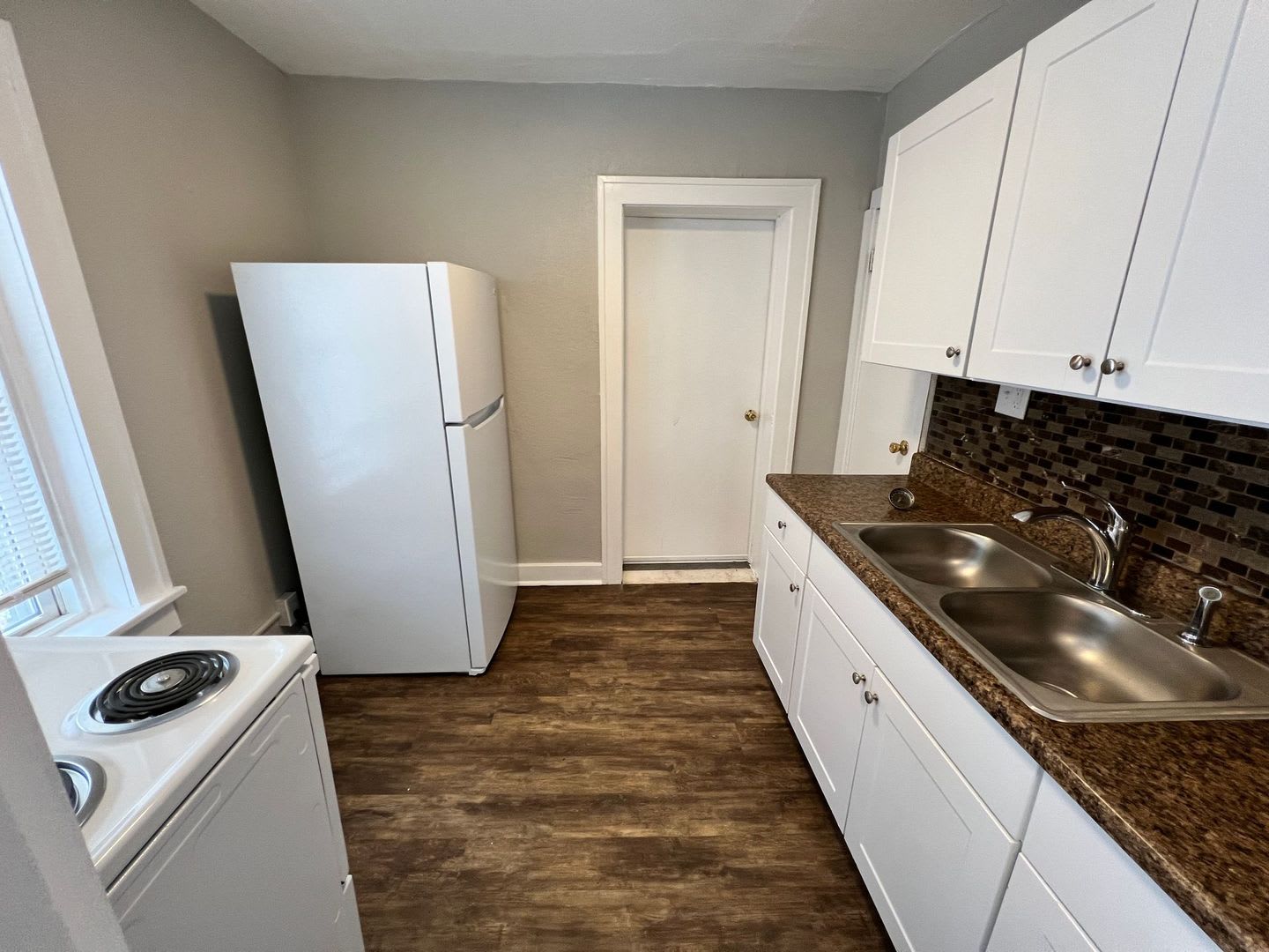 Upstairs 2-Bed, 1.5-Bath Duplex – photo 5