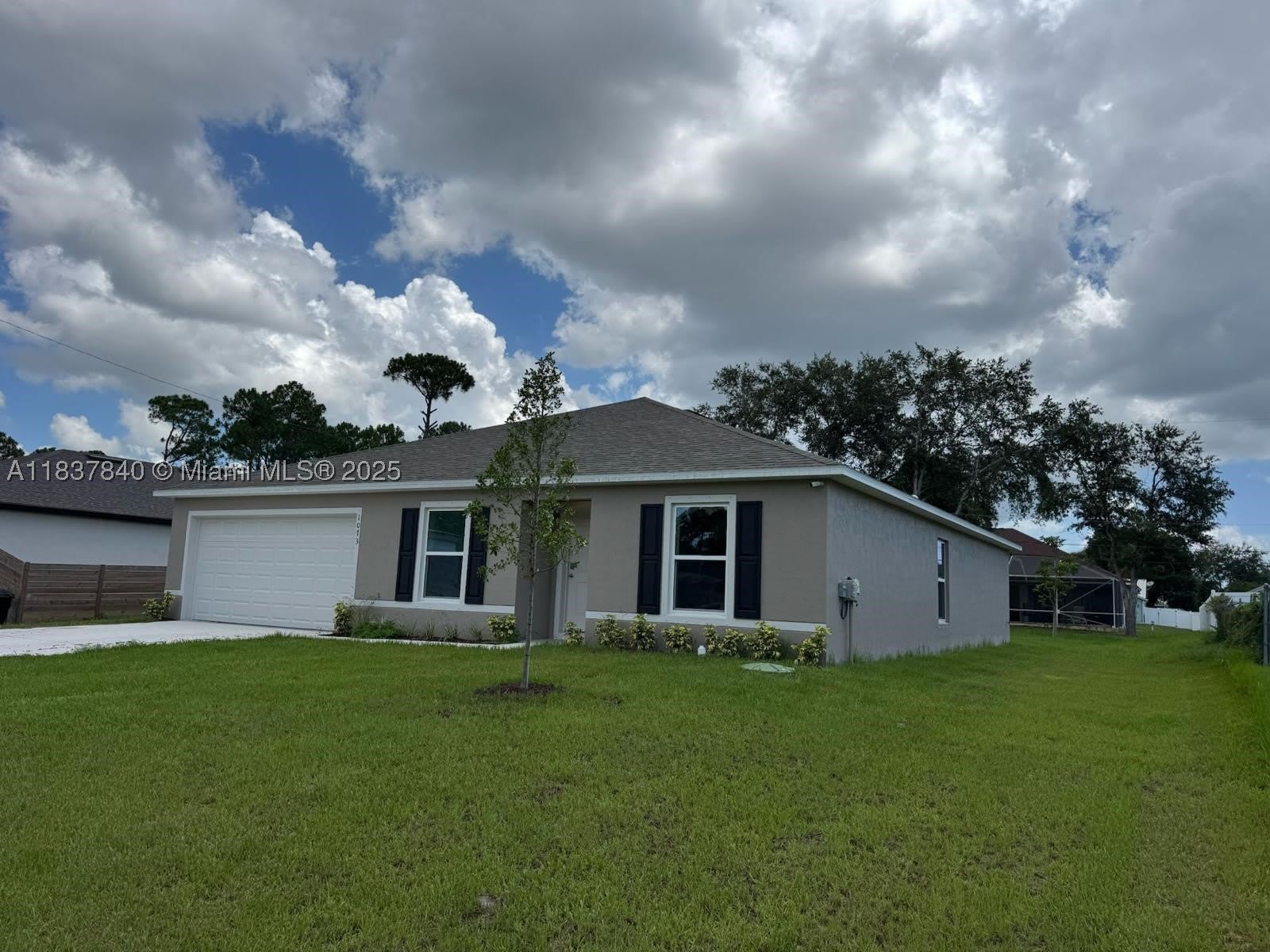 1073 SW Eureka Ave – photo 2